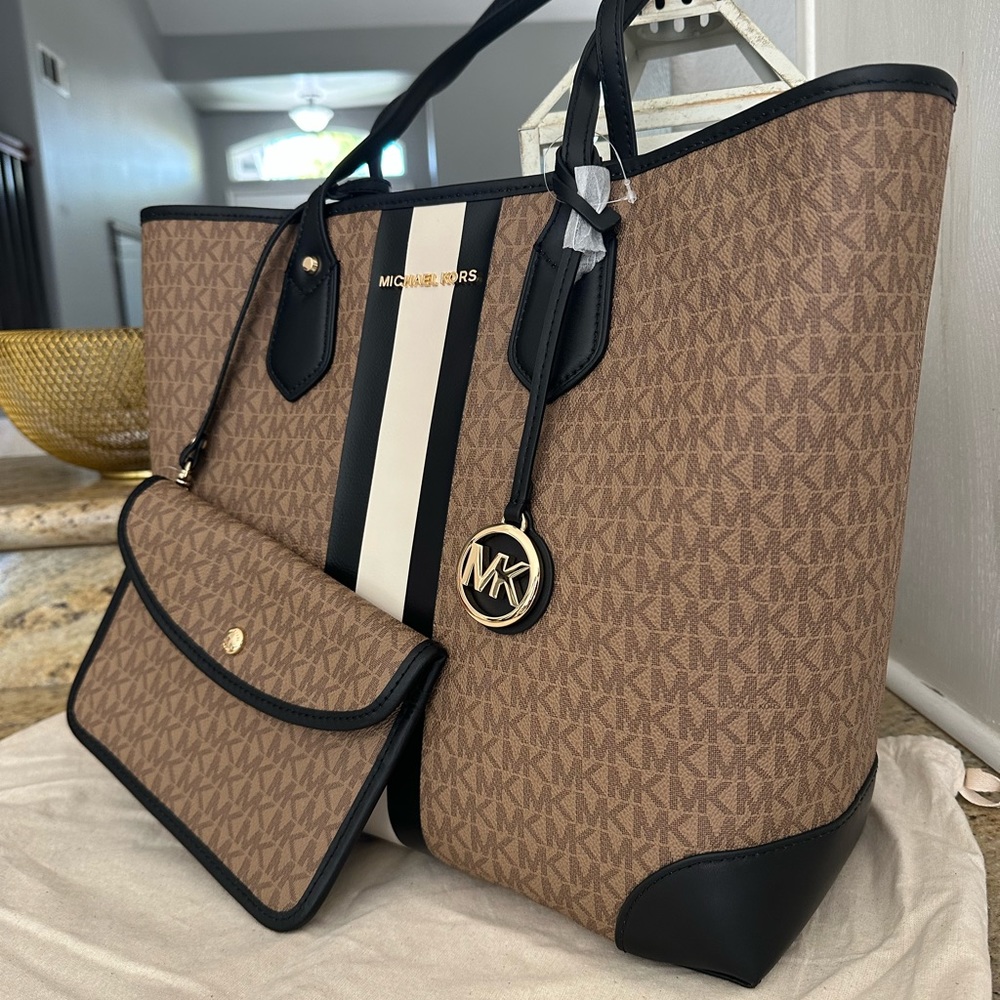 New my large tote Eva with clutch ❤️ - Picture 8 of 10